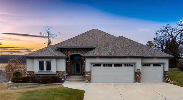 Photo of 6133 S National Dr, Parkville, MO 64152