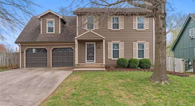 Photo of 1015 E Oakview St, Olathe, KS 66061