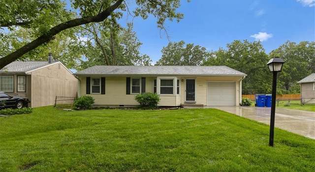 Photo of 8632 Larsen St, Overland Park, KS 66214