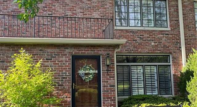 Photo of 8353 Somerset Dr, Prairie Village, KS 66207