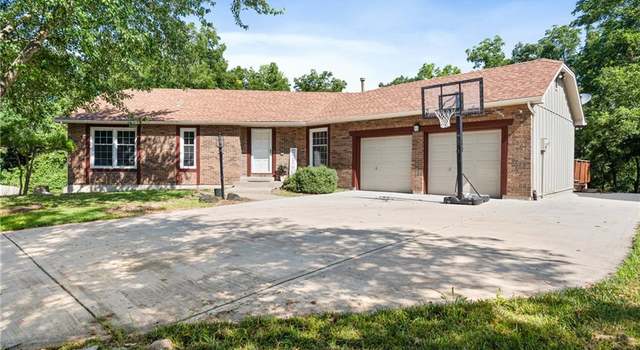 Photo of 9000 Arlington Ct, Kansas City, MO 64138