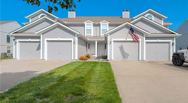 Photo of 5762 NW Plantation Ln, Lee's Summit, MO 64064