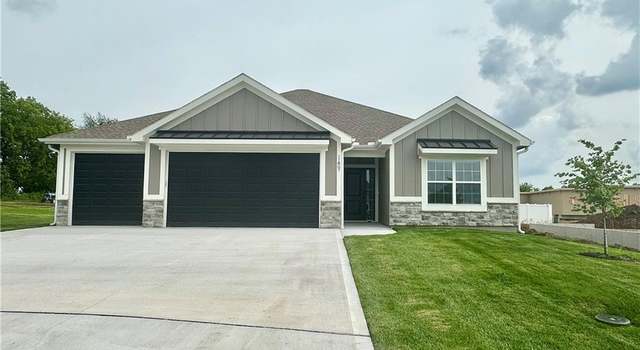 Photo of 11807 E Ridgeview Ct, Peculiar, MO 64078