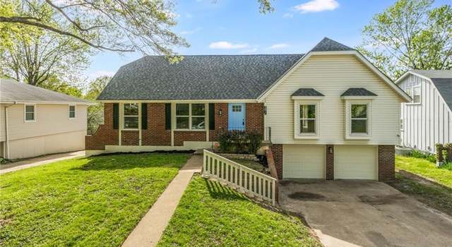 Photo of 1017 SW 19th St, Blue Springs, MO 64015