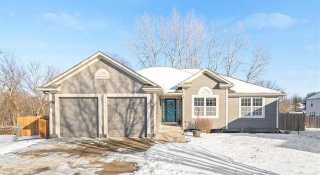 Photo of 805 NW Hawthorn Ct, Grain Valley, MO 64029
