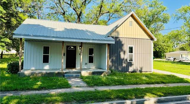 Photo of 702 N Cedar St, Nevada, MO 64772