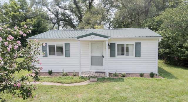Photo of 306 S Dallas St, Maysville, MO 64469