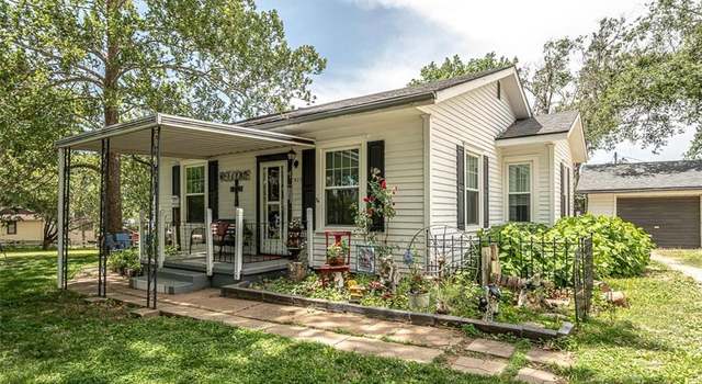 Photo of 922 Frazier St, Valley Falls, KS 66088
