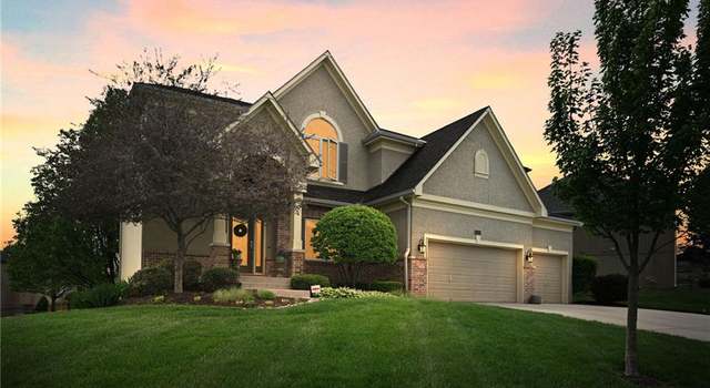 Photo of 2701 NW Olmstead Dr, Lee's Summit, MO 64081