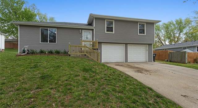Photo of 402 Hithergreen Dr, Lansing, KS 66043
