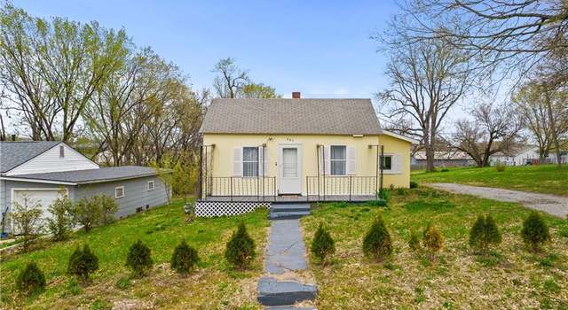 Photo of 405 E 7th St, Cameron, MO 64429