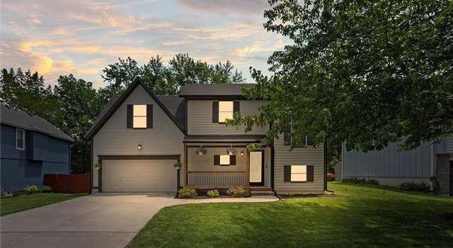 Photo of 617 SE Pendleton Dr, Lee's Summit, MO 64063