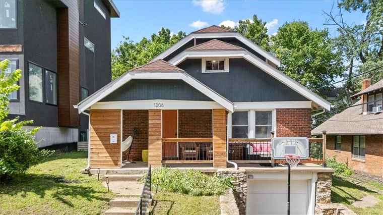 Photo of 1206 W 48 St Kansas City, MO 64112