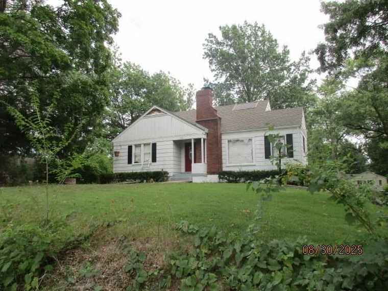 Photo of 2421 NE Vivion Rd Kansas City, MO 64118