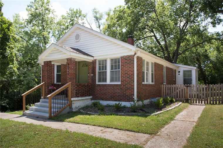 Photo of 4820 Goodman St Overland Park, KS 66203