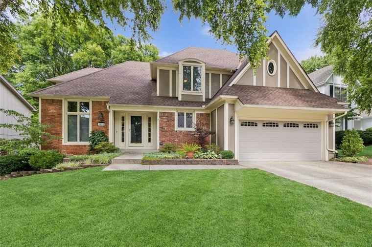Photo of 9641 W 116th Ter Overland Park, KS 66210