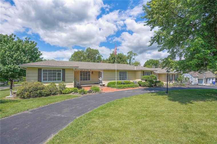 Photo of 8636 Walmer St Overland Park, KS 66212