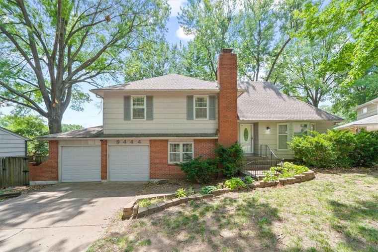Photo of 9444 Connell Dr Overland Park, KS 66212