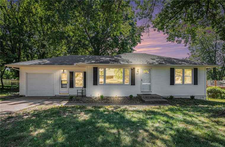Photo of 611 NE 88th St Kansas City, MO 64155