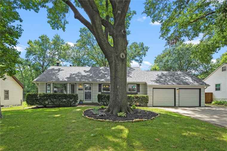 Photo of 7615 W 96th St Overland Park, KS 66212