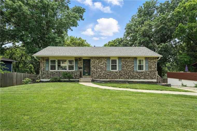 Photo of 9215 W 76th St Overland Park, KS 66204