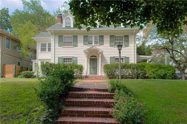 Photo of 5500 Central St Kansas City, MO 64113