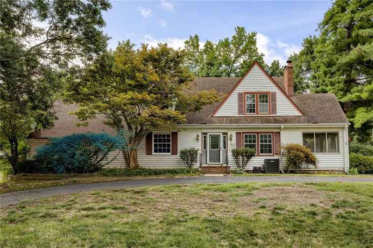 Photo of 6415 W 83rd St Overland Park, KS 66204