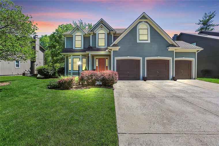 Photo of 8403 W 152nd Ter Overland Park, KS 66223