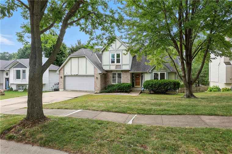 Photo of 1307 NE 86th St Kansas City, MO 64155
