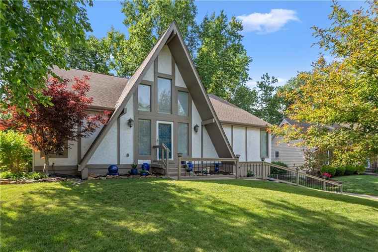 Photo of 9307 W 92nd Ter Overland Park, KS 66212