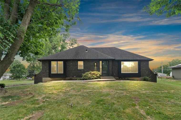 Photo of 2409 NW 86th Ter Kansas City, MO 64154