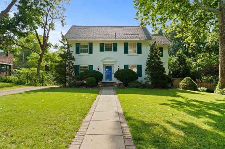 Photo of 5427 Central St Kansas City, MO 64112