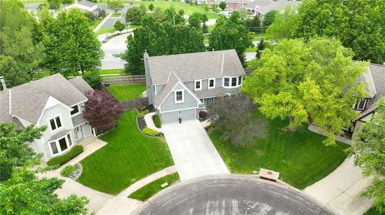 Photo of 11821 W 128th St Overland Park, KS 66213