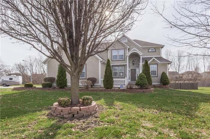 605 Roanke Dr Raymore Mo 64083 Mls 2156331 Redfin