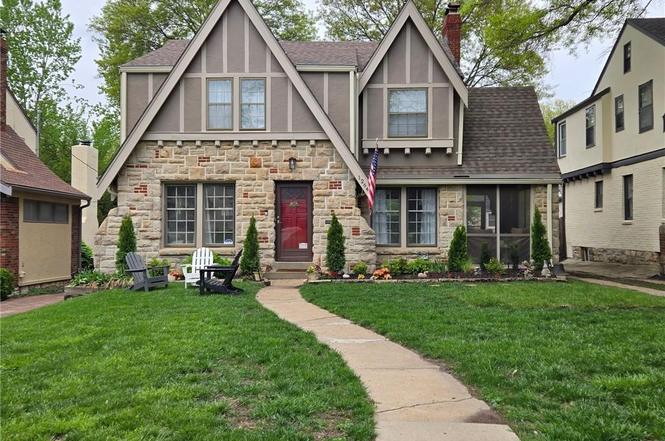 1264 W 71st Ter, Kansas City, MO 64114 | Redfin