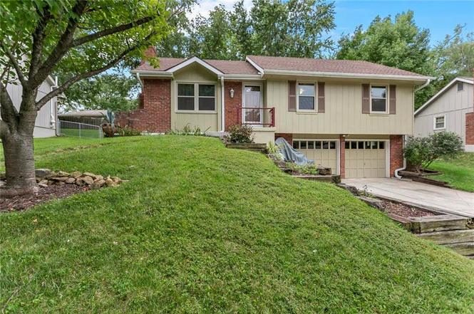 6720 NW Sioux Dr, Parkville, MO 64152 | MLS# 2240566 | Redfin