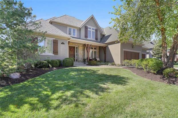 Mills Farm Overland Park Ks Homes With Parking Off Street Parking For Sale Redfin