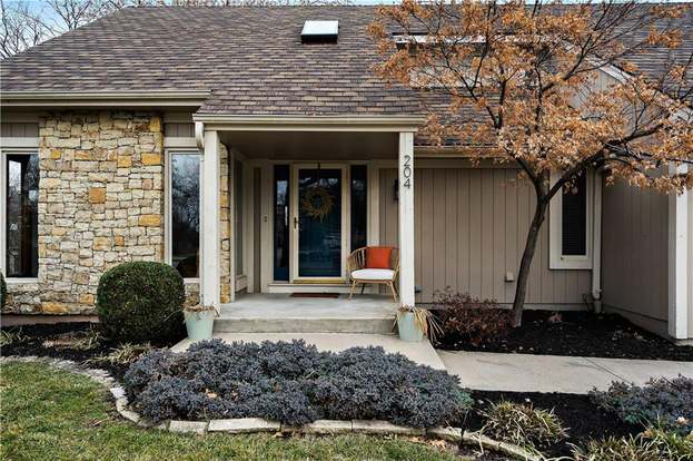 204 NE Shoreview Dr, Lee's Summit, MO 64064 | MLS# 2418114 | Redfin