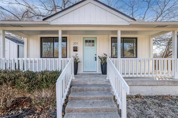 201 Summit Ave, Lee's Summit, MO 64063 | MLS# 2419419 | Redfin