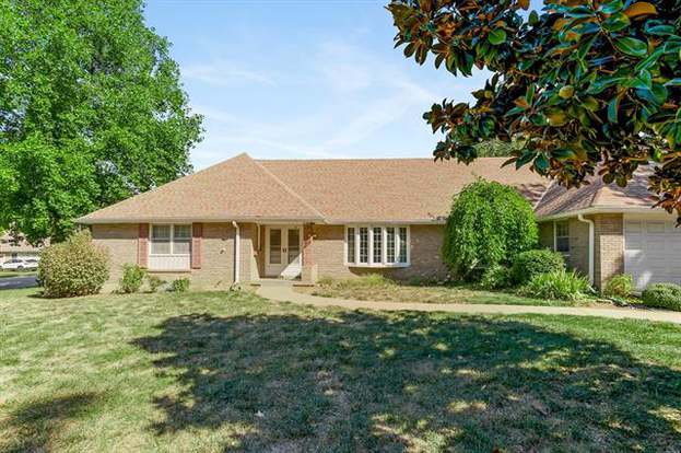 219 NW Woodbine Ave, Lee's Summit, MO 64063 | MLS# 2403782 | Redfin