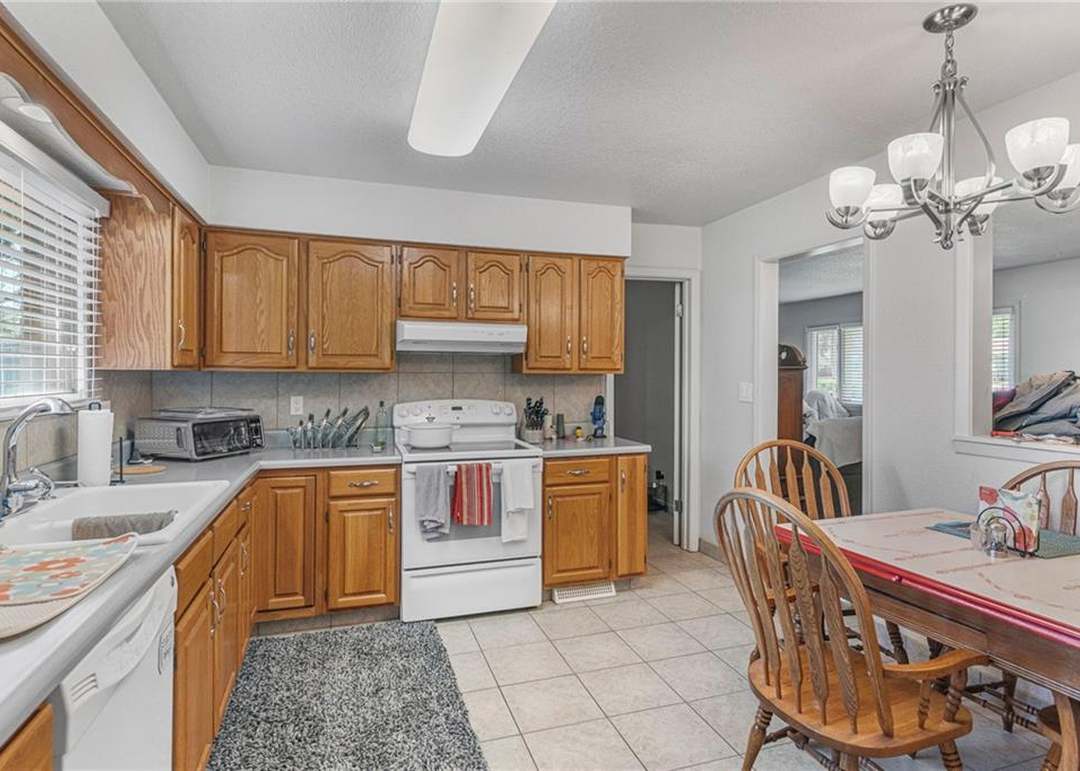 14121 E 39th St S, Independence, MO 64055
