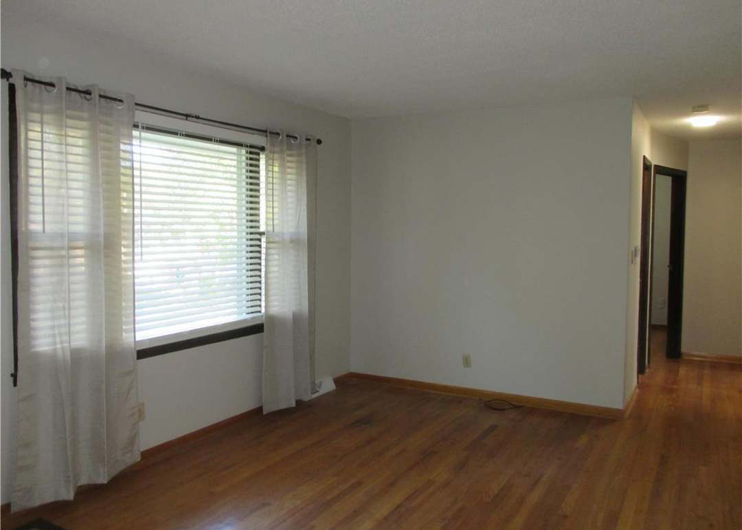 521 NW 87th Ter, Kansas City, MO 64155