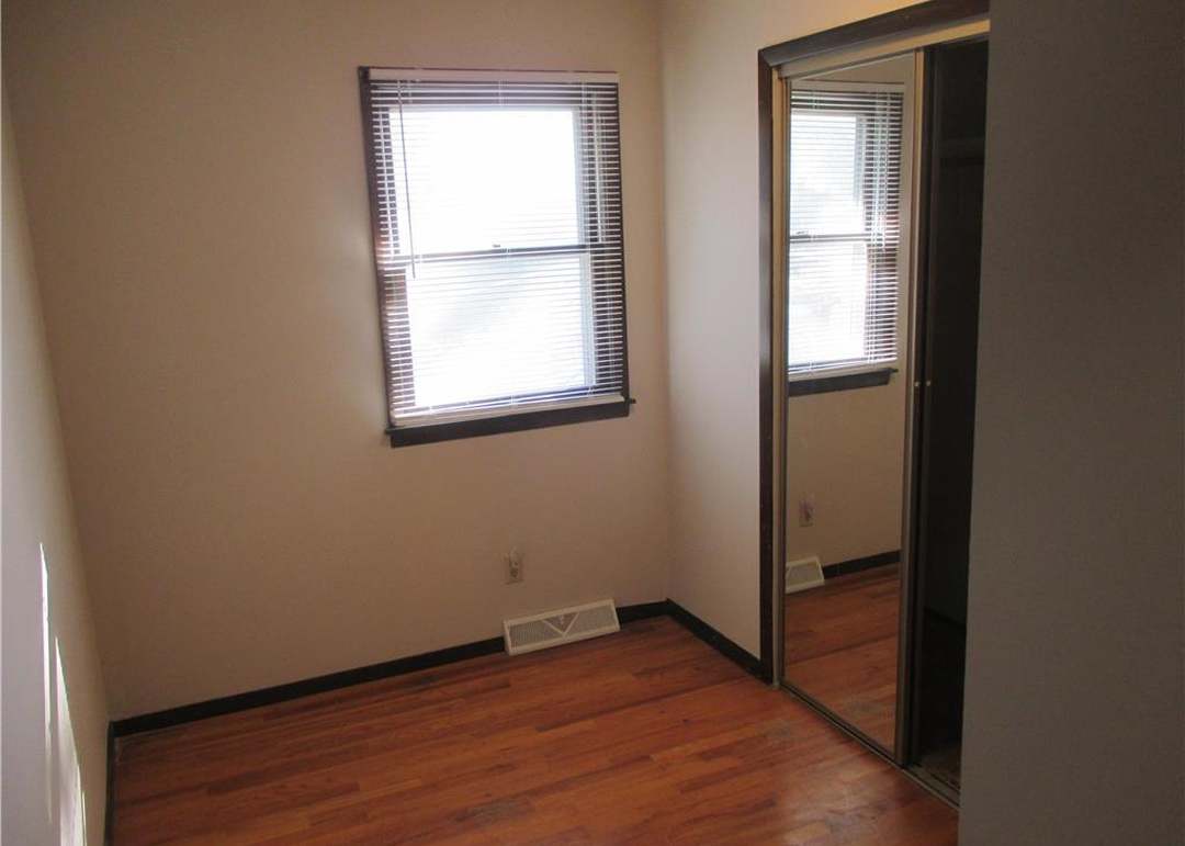 521 NW 87th Ter, Kansas City, MO 64155