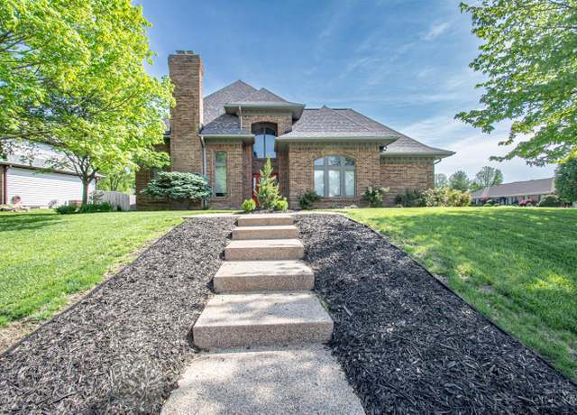 Property at 4901 Oakview Dr, Middletown, OH 45042, 4 beds, 4 baths
