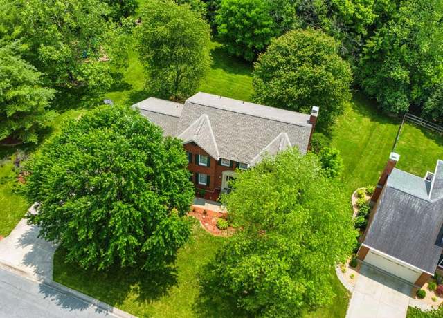 Property at 8694 Apple Blossom Ln, West Chester, OH 45069, 4 beds, 3.5 baths