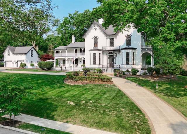 Property at 229 S Broadway St, Lebanon, OH 45036, 4 beds, 4.5 baths