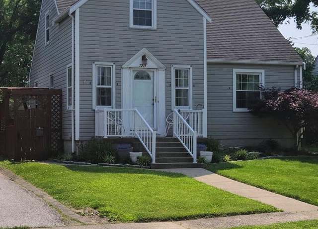 Property at 7214 Delaware Ave, Deer Park, OH 45236, 3 beds, 2 baths