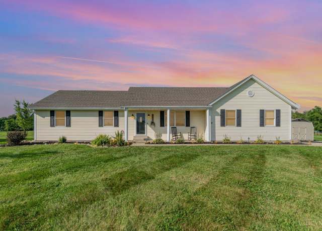 Property at 207 Oakland Meadows Blvd, Chester Twp, OH 45177, 3 beds, 2 baths