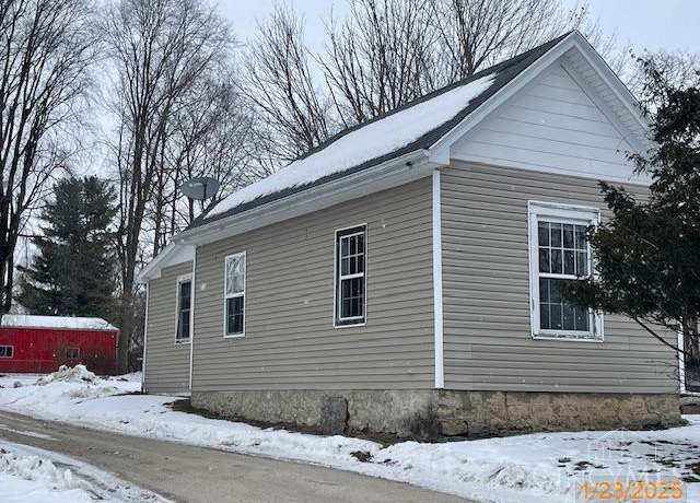 Property at 313 Wellston St, Hillsboro, OH 45133, 2 beds, 1 bath