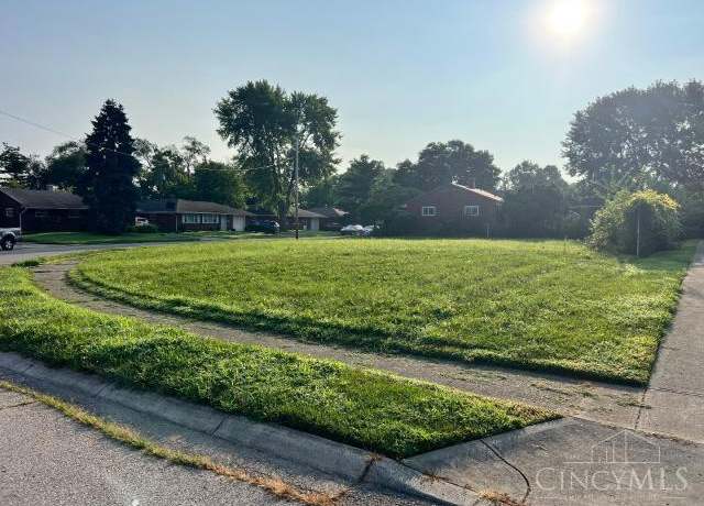 Property at 340 Windsor Ct, West Carrollton, OH 45449